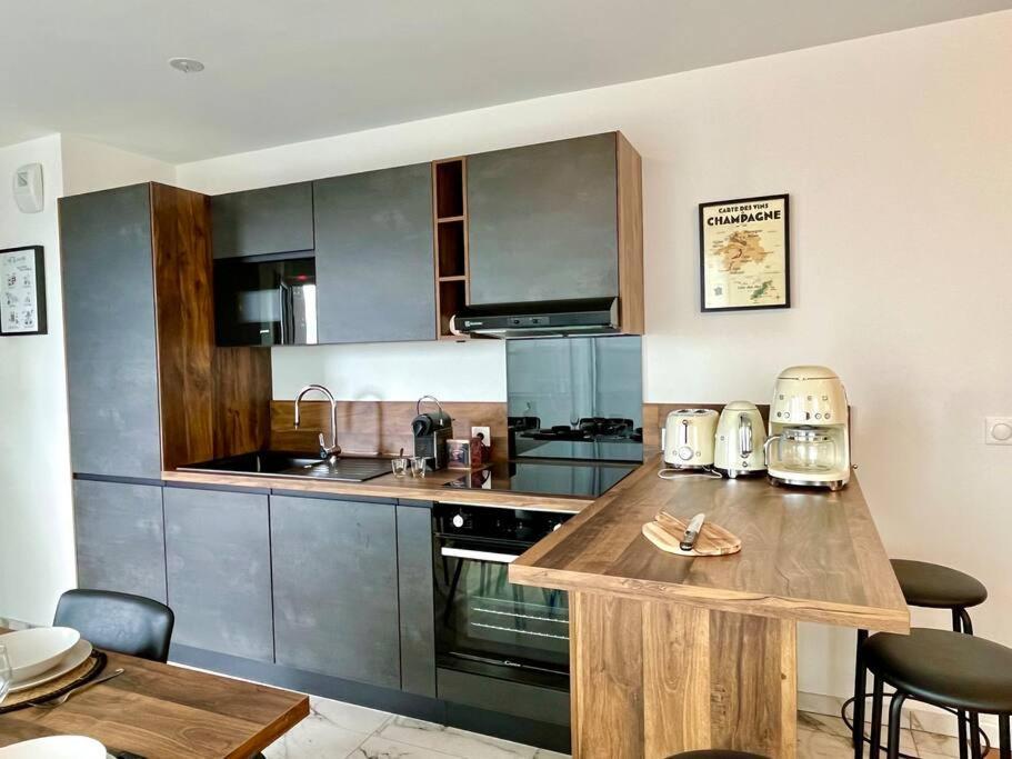 Hermes - Reims En Grand Appartement Buitenkant foto