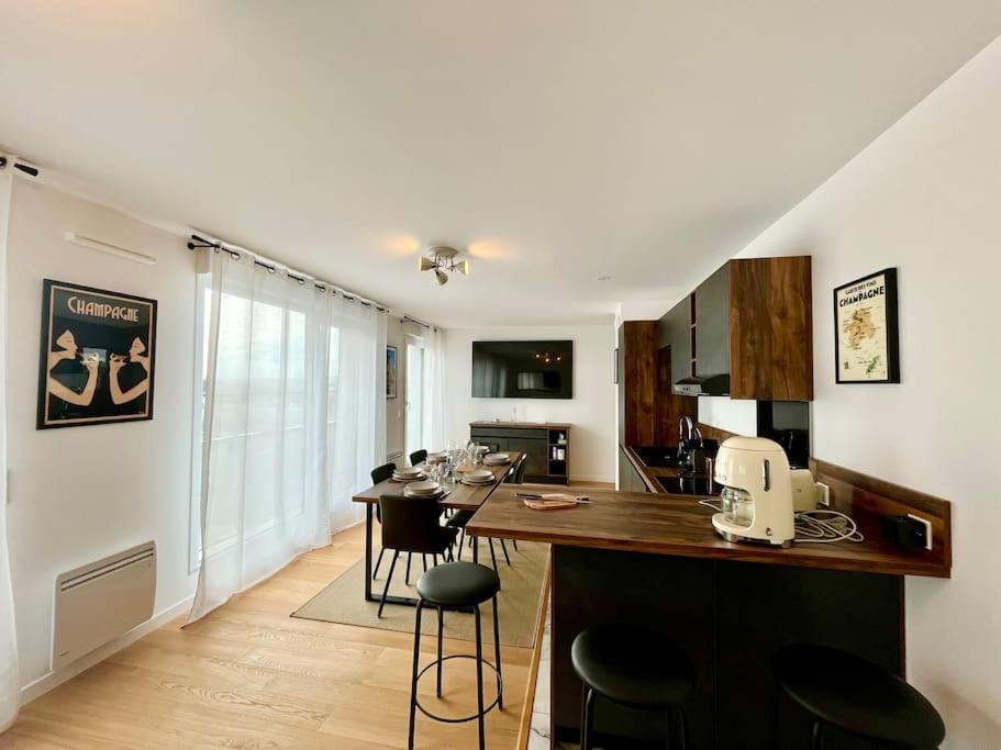 Hermes - Reims En Grand Appartement Buitenkant foto